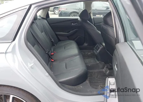 2024 Honda Accord Hybrid Touring z USA, uszkodzony, nr VIN 1HGCY2F87RA050594